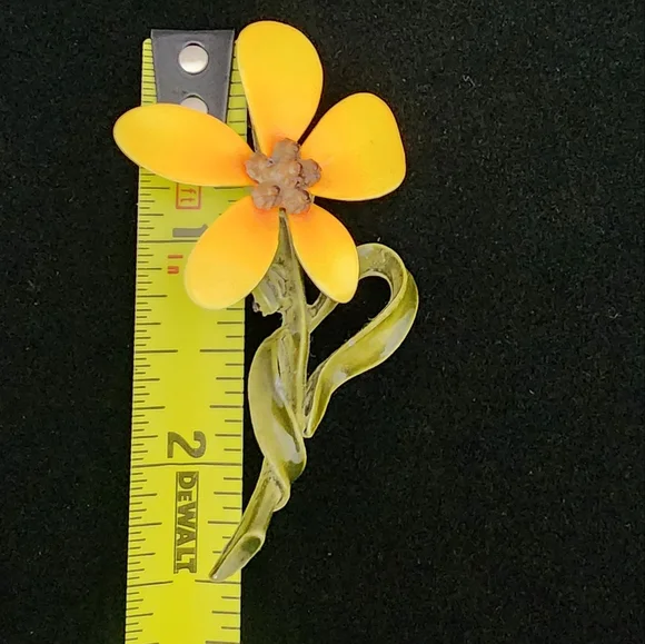 SE36 Vibrant Yellow Floral Brooch - Picture 3 of 6
